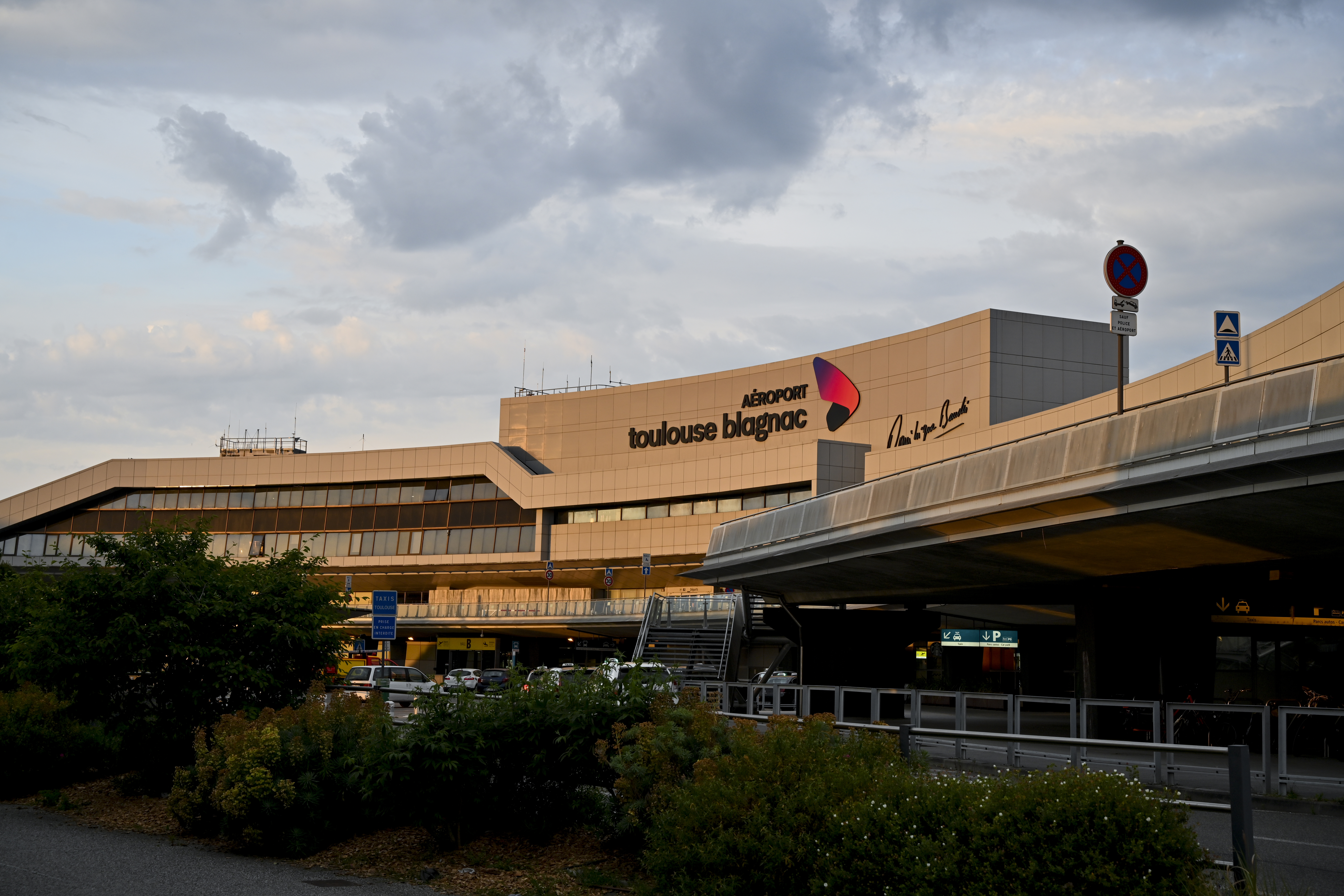 ATB - Fronton de l'aéroport Toulouse-Blagnac - Guillaume Serpault ATB - Fronton de l'aéroport Toulouse-Blagnac - Guillaume Serpault